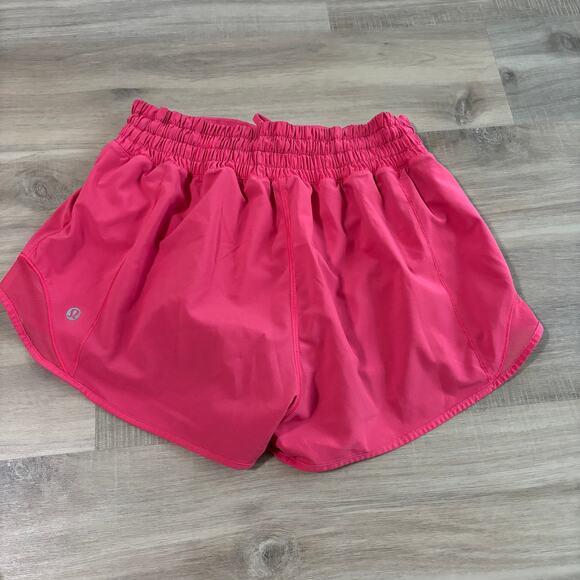 Lululemon Hotty Hot High-Rise Lined Short 2.5" Lip Gloss Pink Women Size 6 - Picture 4 of 4